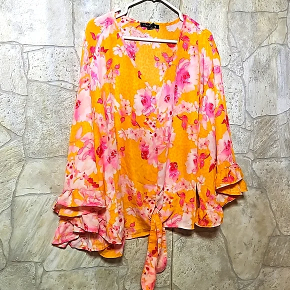 Floral flutter bell sleeve top - Picture 3 of 3
